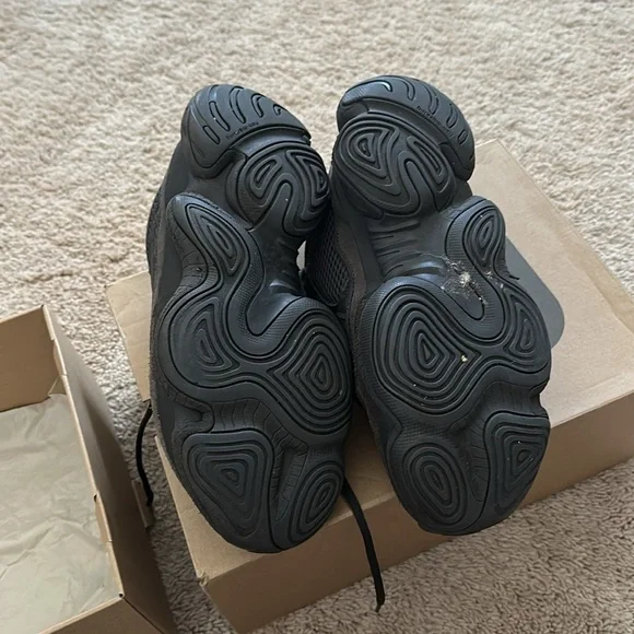 Yeezy 500 - Picture 4 of 5